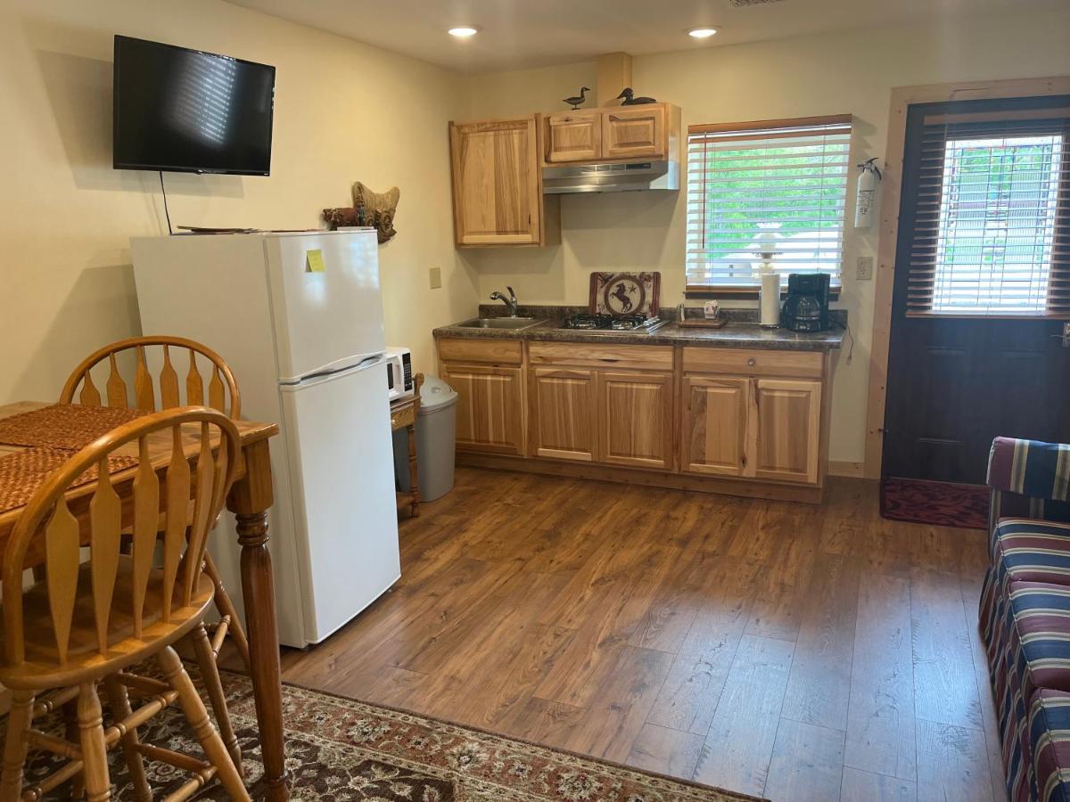 Creekside Downtown Vacation Suites, Only Adults 25 Or Older Buffalo Exterior foto